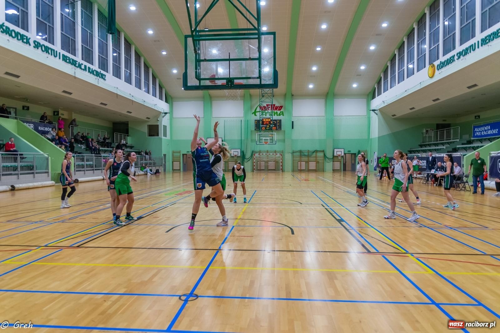 Zdjęcie w galerii na portalu naszraciborz.pl: Koszykówka. Walka do ostatniej syreny. Lider odrobinę lepszy [FOTO i WIDEO] wiadomości z regionu
