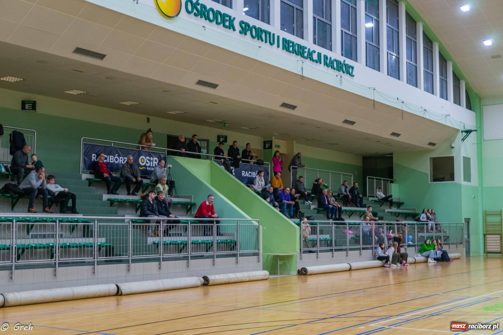 Zdjęcie w galerii na portalu naszraciborz.pl: Koszykówka. Walka do ostatniej syreny. Lider odrobinę lepszy [FOTO i WIDEO] wiadomości z regionu