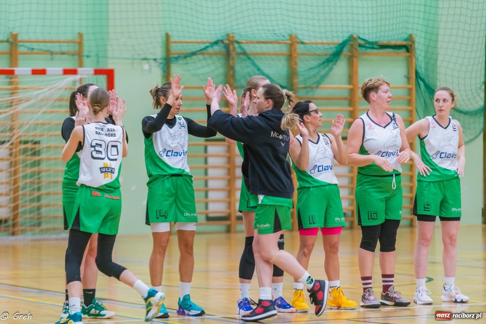 Zdjęcie w galerii na portalu naszraciborz.pl: Koszykówka. Walka do ostatniej syreny. Lider odrobinę lepszy [FOTO i WIDEO] wiadomości z regionu