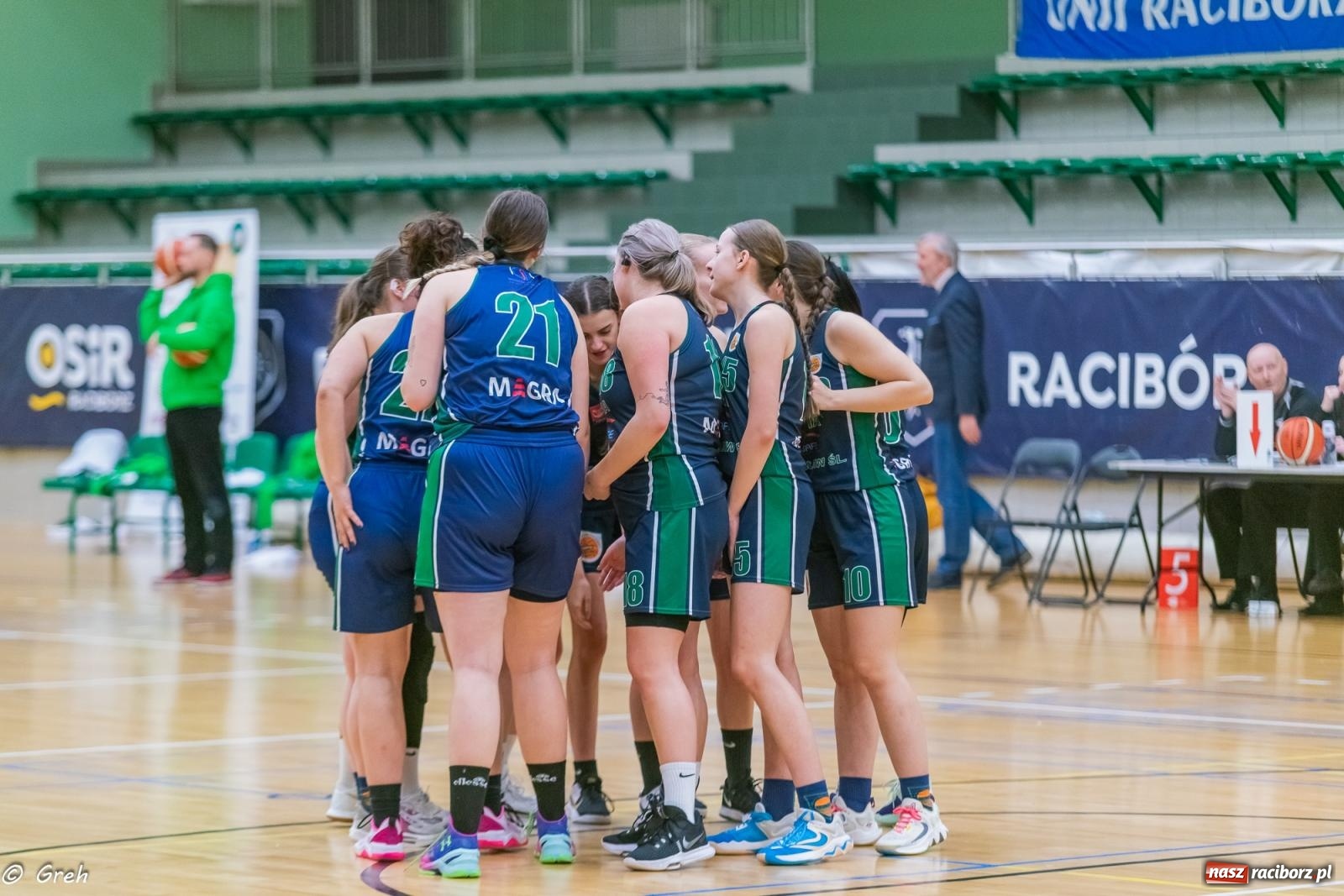 Zdjęcie w galerii na portalu naszraciborz.pl: Koszykówka. Walka do ostatniej syreny. Lider odrobinę lepszy [FOTO i WIDEO] wiadomości z regionu
