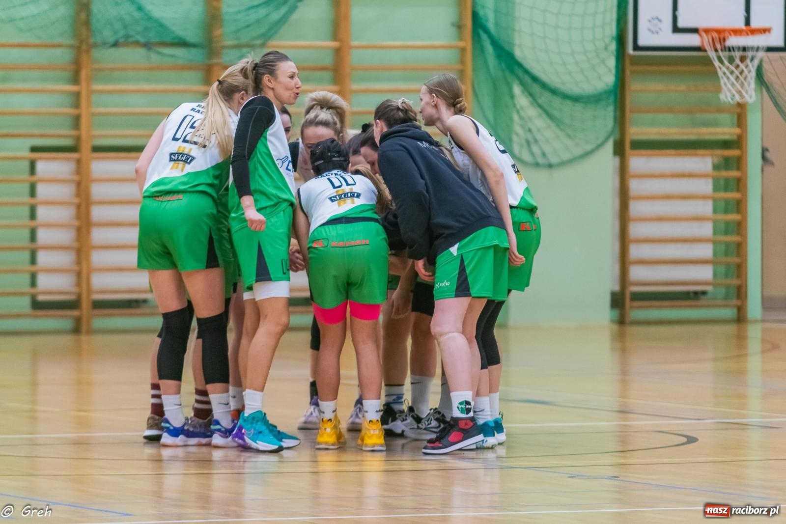 Zdjęcie w galerii na portalu naszraciborz.pl: Koszykówka. Walka do ostatniej syreny. Lider odrobinę lepszy [FOTO i WIDEO] wiadomości z regionu