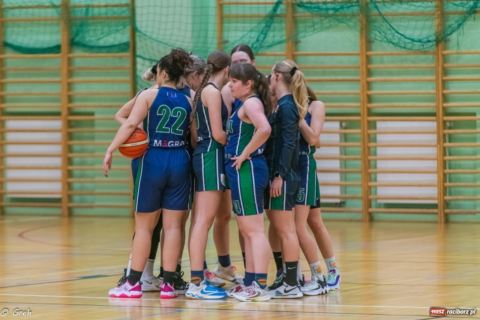 Zdjęcie w galerii na portalu naszraciborz.pl: Koszykówka. Walka do ostatniej syreny. Lider odrobinę lepszy [FOTO i WIDEO] wiadomości z regionu