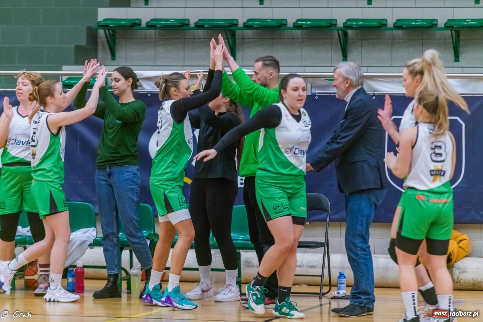 Zdjęcie w galerii na portalu naszraciborz.pl: Koszykówka. Walka do ostatniej syreny. Lider odrobinę lepszy [FOTO i WIDEO] wiadomości z regionu