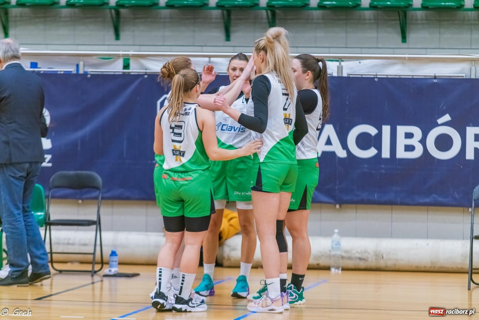 Zdjęcie w galerii na portalu naszraciborz.pl: Koszykówka. Walka do ostatniej syreny. Lider odrobinę lepszy [FOTO i WIDEO] wiadomości z regionu