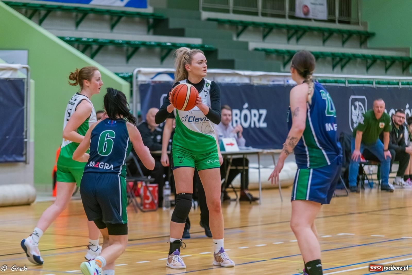 Zdjęcie w galerii na portalu naszraciborz.pl: Koszykówka. Walka do ostatniej syreny. Lider odrobinę lepszy [FOTO i WIDEO] wiadomości z regionu
