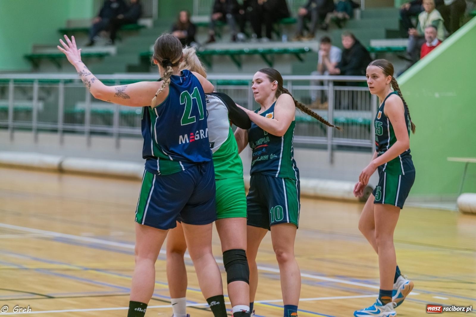 Zdjęcie w galerii na portalu naszraciborz.pl: Koszykówka. Walka do ostatniej syreny. Lider odrobinę lepszy [FOTO i WIDEO] wiadomości z regionu
