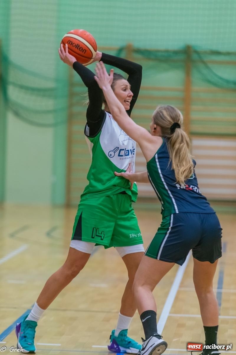 Zdjęcie w galerii na portalu naszraciborz.pl: Koszykówka. Walka do ostatniej syreny. Lider odrobinę lepszy [FOTO i WIDEO] wiadomości z regionu