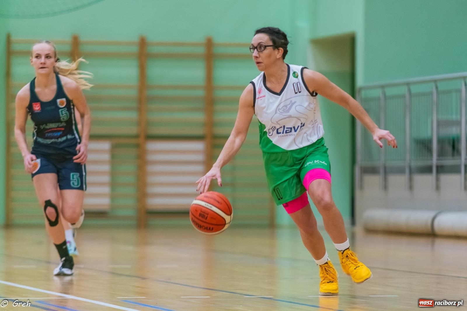 Zdjęcie w galerii na portalu naszraciborz.pl: Koszykówka. Walka do ostatniej syreny. Lider odrobinę lepszy [FOTO i WIDEO] wiadomości z regionu