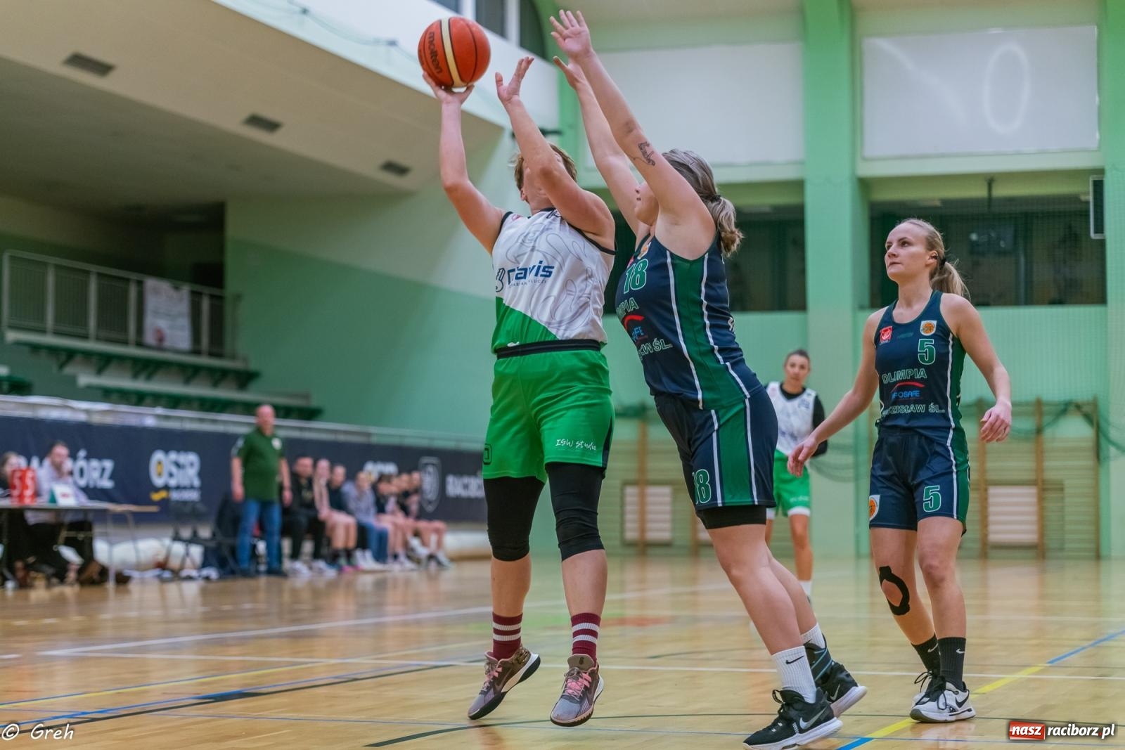 Zdjęcie w galerii na portalu naszraciborz.pl: Koszykówka. Walka do ostatniej syreny. Lider odrobinę lepszy [FOTO i WIDEO] wiadomości z regionu
