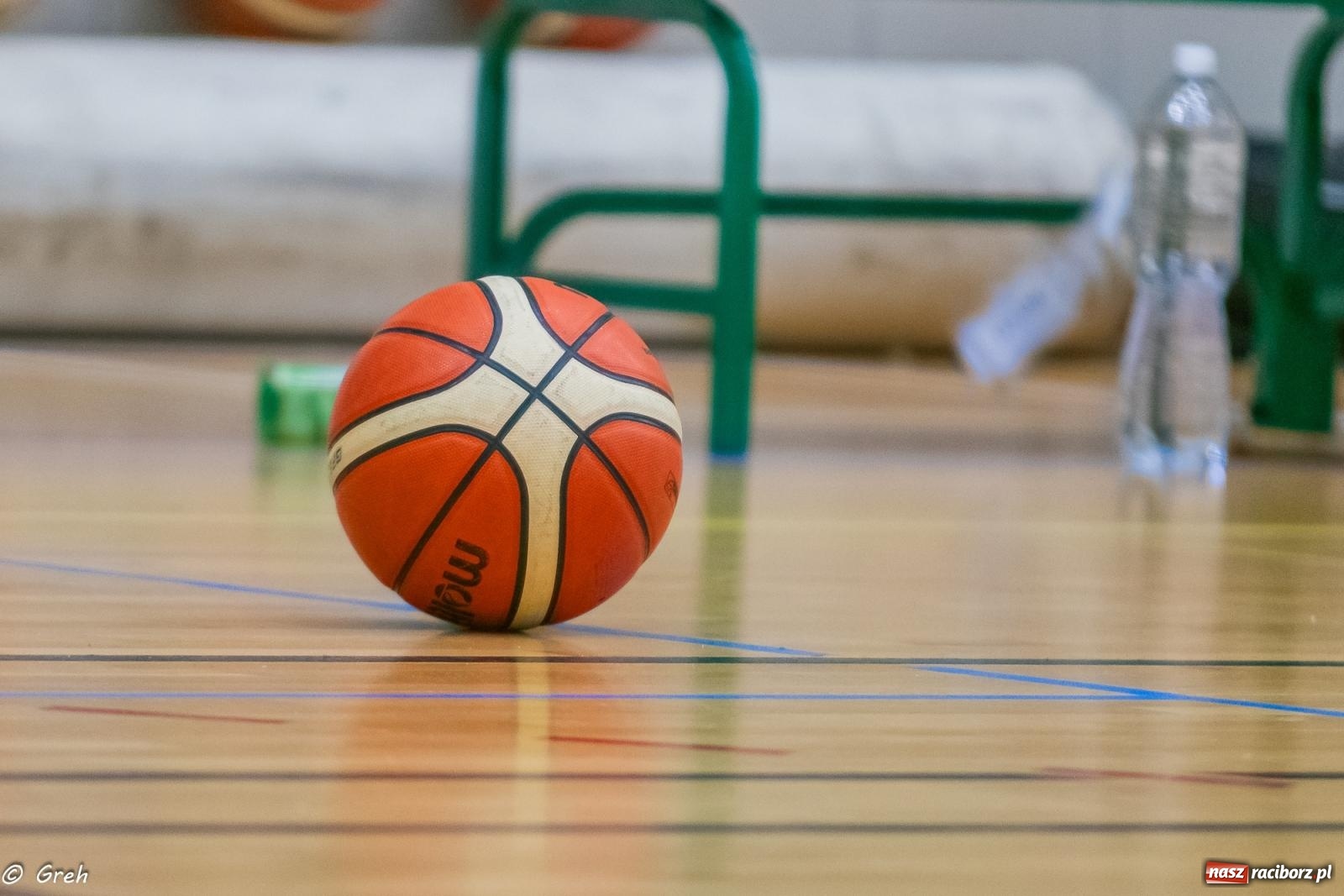 Zdjęcie w galerii na portalu naszraciborz.pl: Koszykówka. Walka do ostatniej syreny. Lider odrobinę lepszy [FOTO i WIDEO] wiadomości z regionu