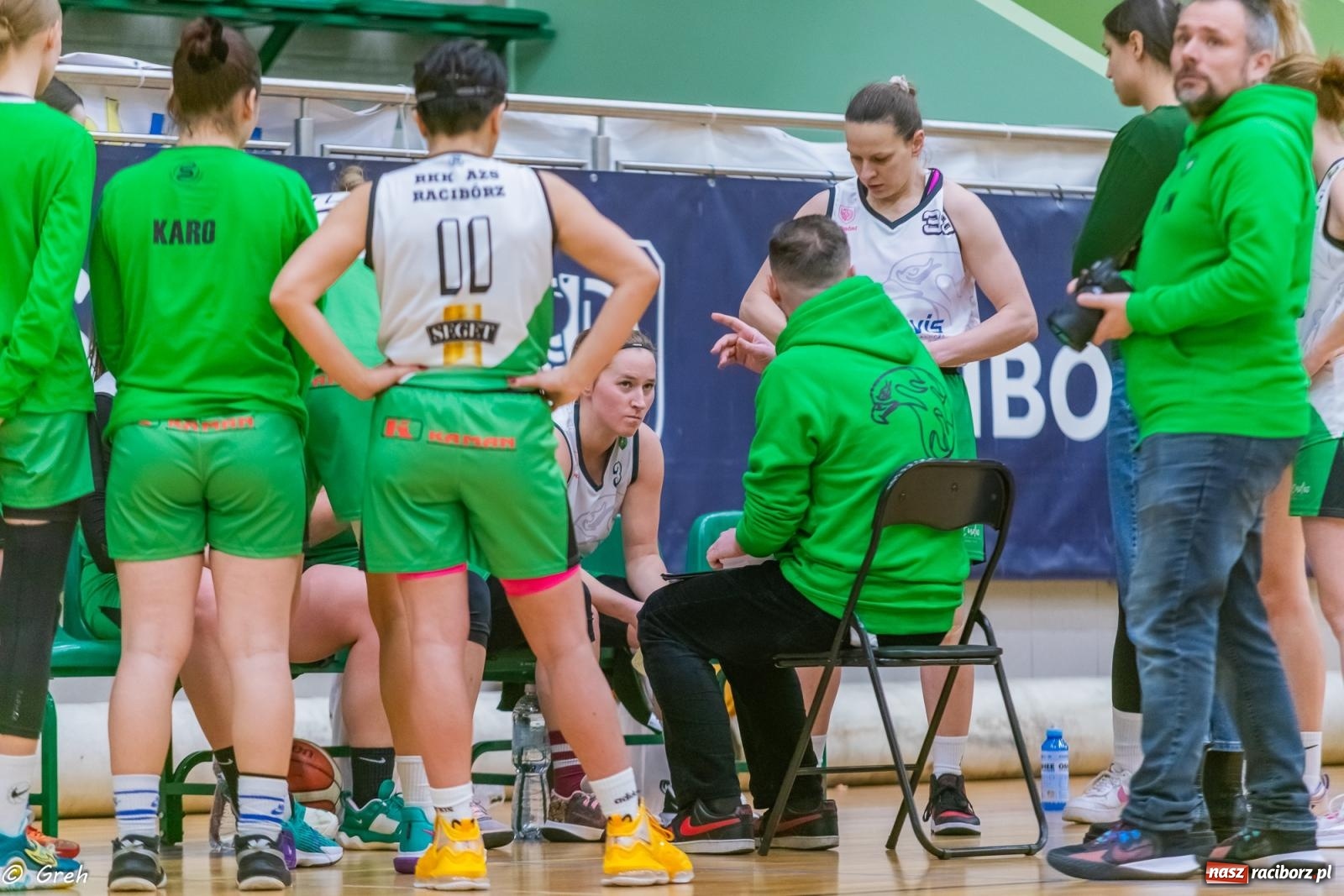 Zdjęcie w galerii na portalu naszraciborz.pl: Koszykówka. Walka do ostatniej syreny. Lider odrobinę lepszy [FOTO i WIDEO] wiadomości z regionu