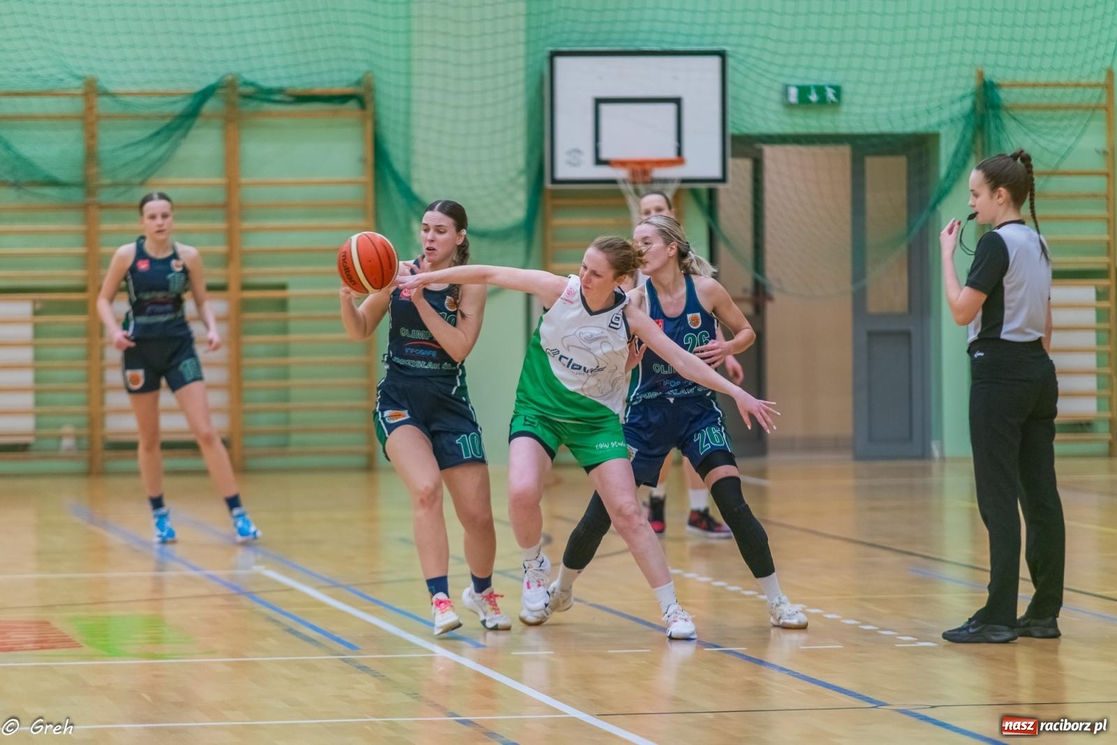 Zdjęcie w galerii na portalu naszraciborz.pl: Koszykówka. Walka do ostatniej syreny. Lider odrobinę lepszy [FOTO i WIDEO] wiadomości z regionu