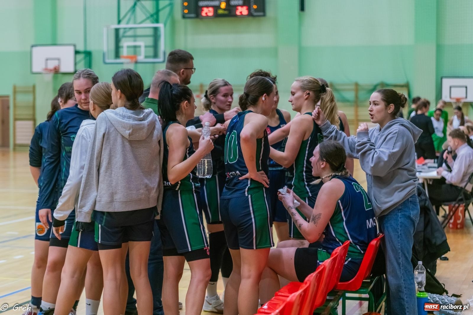 Zdjęcie w galerii na portalu naszraciborz.pl: Koszykówka. Walka do ostatniej syreny. Lider odrobinę lepszy [FOTO i WIDEO] wiadomości z regionu