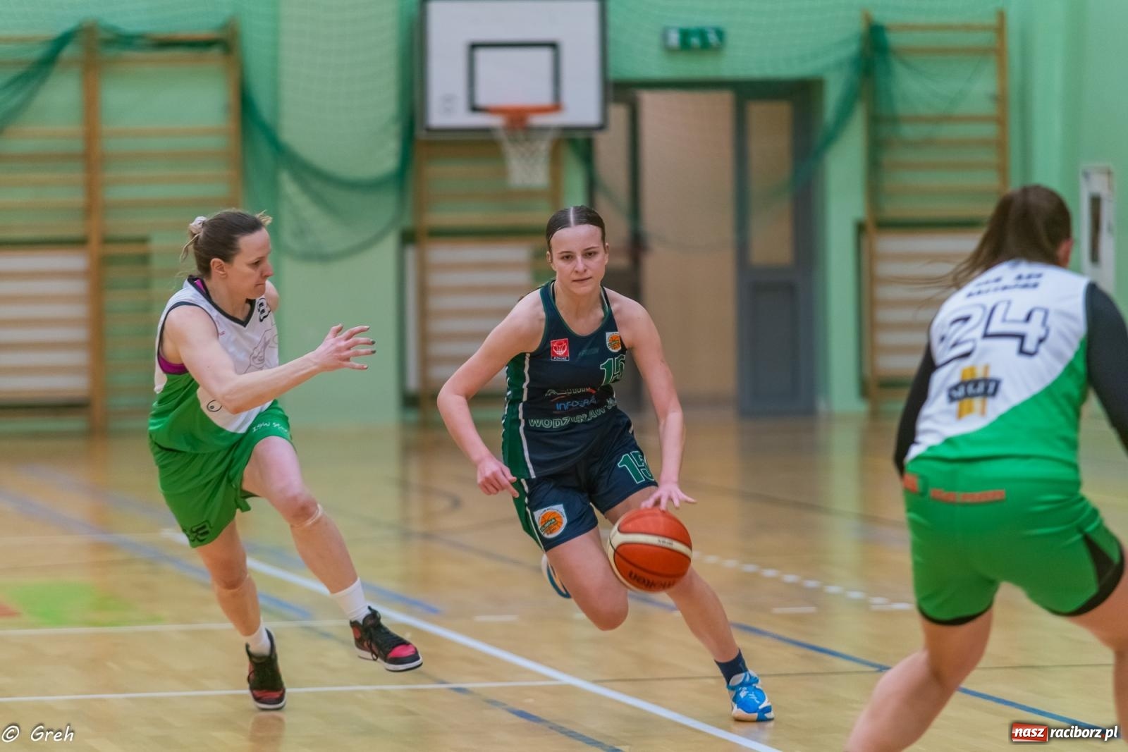 Zdjęcie w galerii na portalu naszraciborz.pl: Koszykówka. Walka do ostatniej syreny. Lider odrobinę lepszy [FOTO i WIDEO] wiadomości z regionu