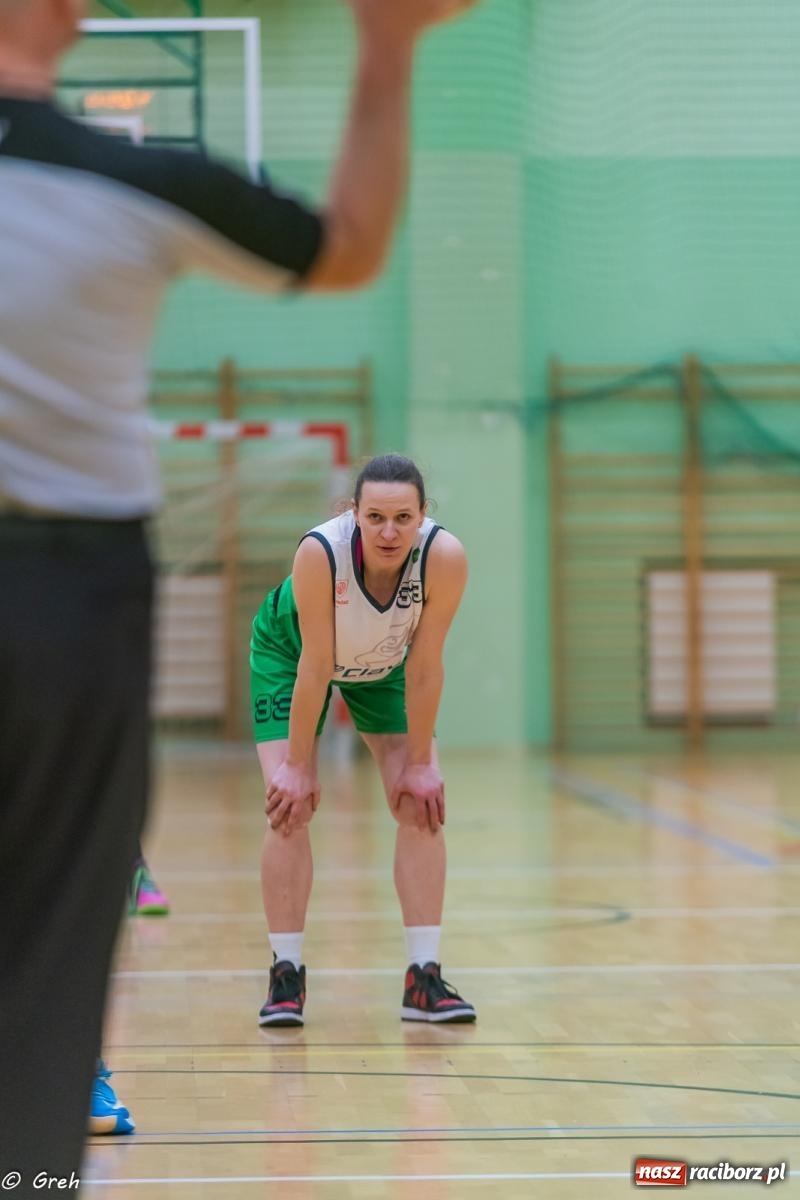 Zdjęcie w galerii na portalu naszraciborz.pl: Koszykówka. Walka do ostatniej syreny. Lider odrobinę lepszy [FOTO i WIDEO] wiadomości z regionu