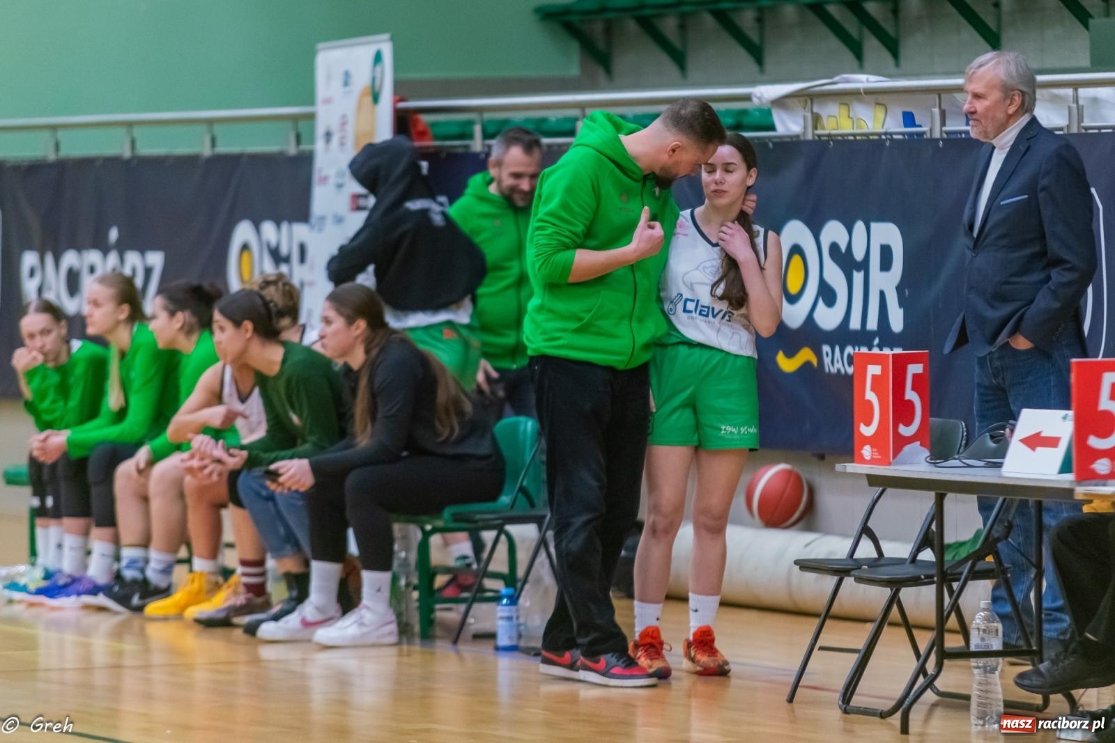 Zdjęcie w galerii na portalu naszraciborz.pl: Koszykówka. Walka do ostatniej syreny. Lider odrobinę lepszy [FOTO i WIDEO] wiadomości z regionu