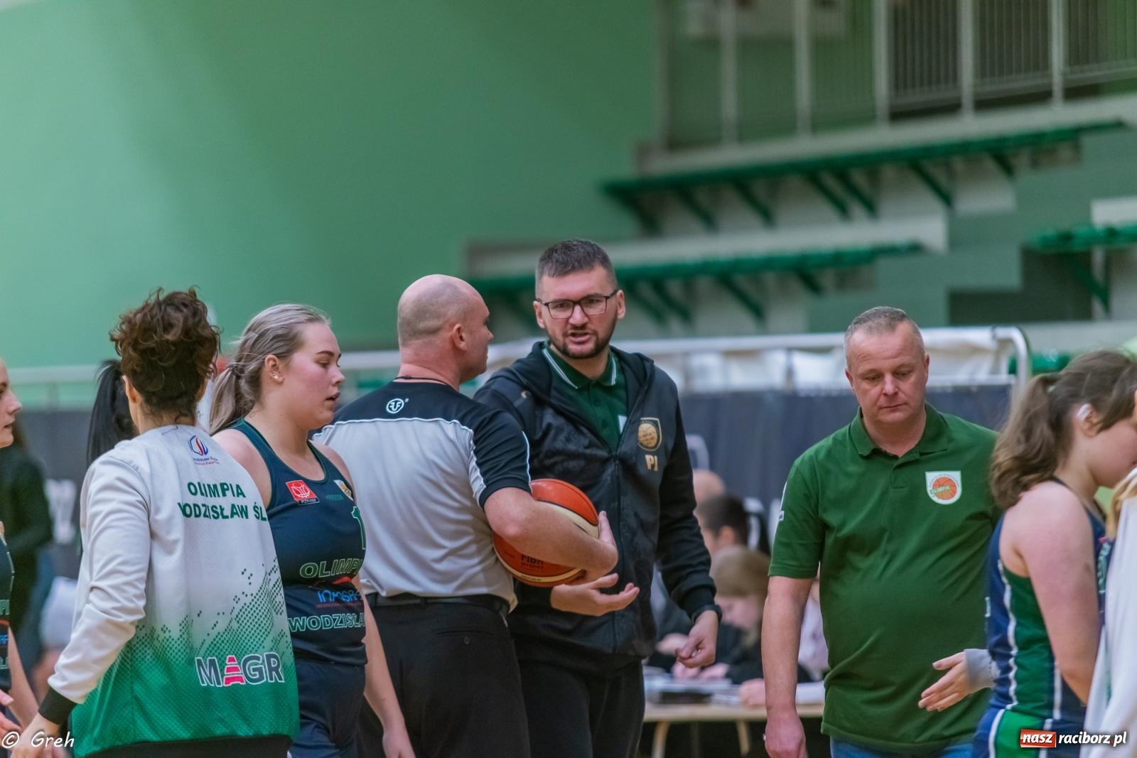 Zdjęcie w galerii na portalu naszraciborz.pl: Koszykówka. Walka do ostatniej syreny. Lider odrobinę lepszy [FOTO i WIDEO] wiadomości z regionu