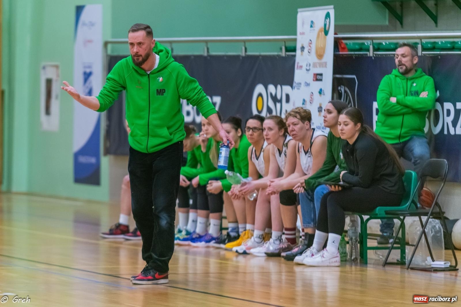 Zdjęcie w galerii na portalu naszraciborz.pl: Koszykówka. Walka do ostatniej syreny. Lider odrobinę lepszy [FOTO i WIDEO] wiadomości z regionu