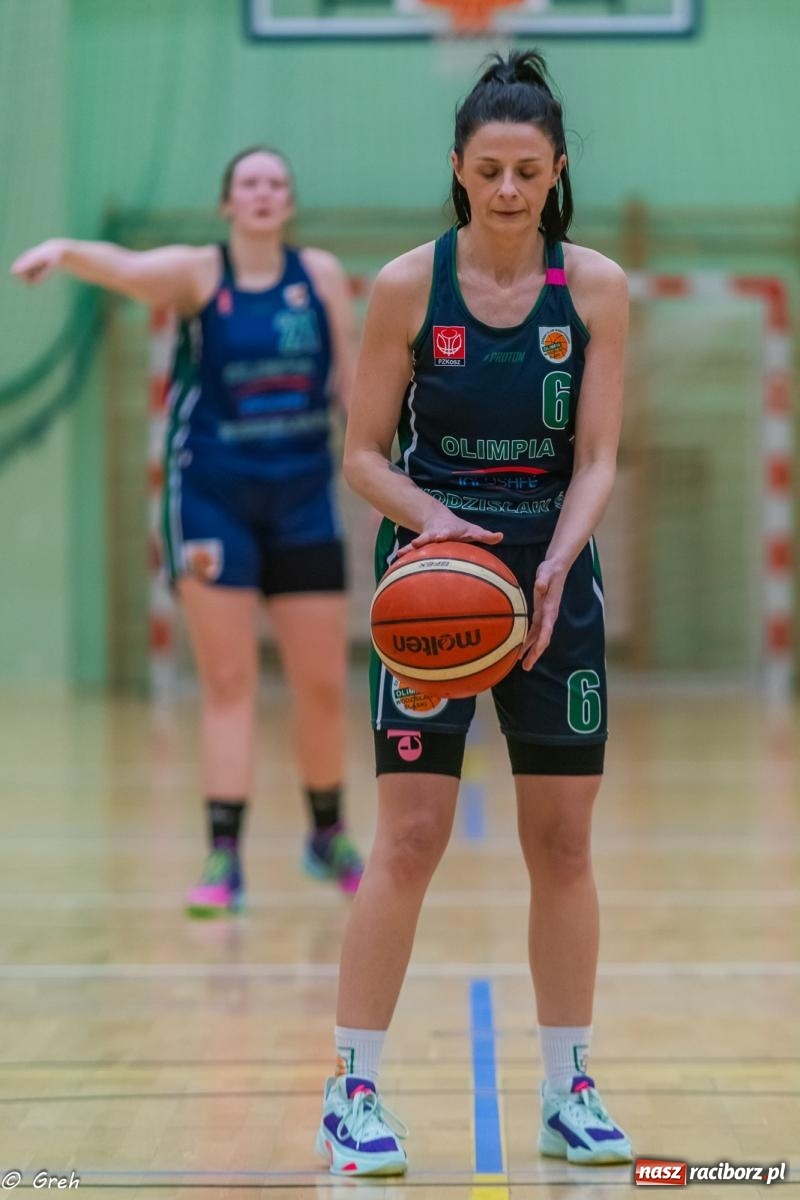 Zdjęcie w galerii na portalu naszraciborz.pl: Koszykówka. Walka do ostatniej syreny. Lider odrobinę lepszy [FOTO i WIDEO] wiadomości z regionu