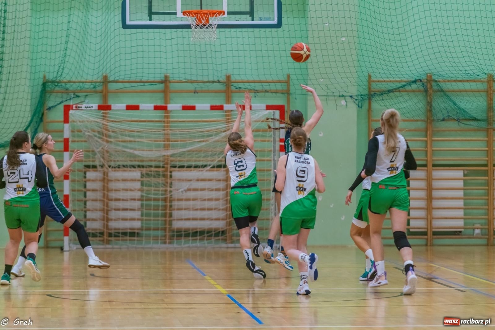 Zdjęcie w galerii na portalu naszraciborz.pl: Koszykówka. Walka do ostatniej syreny. Lider odrobinę lepszy [FOTO i WIDEO] wiadomości z regionu