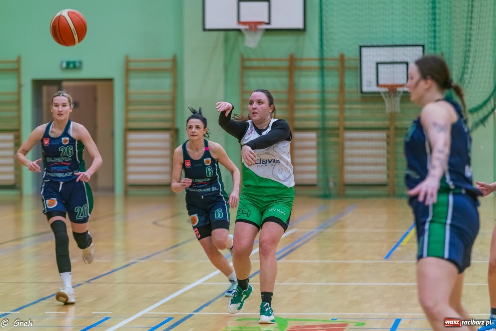 Zdjęcie w galerii na portalu naszraciborz.pl: Koszykówka. Walka do ostatniej syreny. Lider odrobinę lepszy [FOTO i WIDEO] wiadomości z regionu