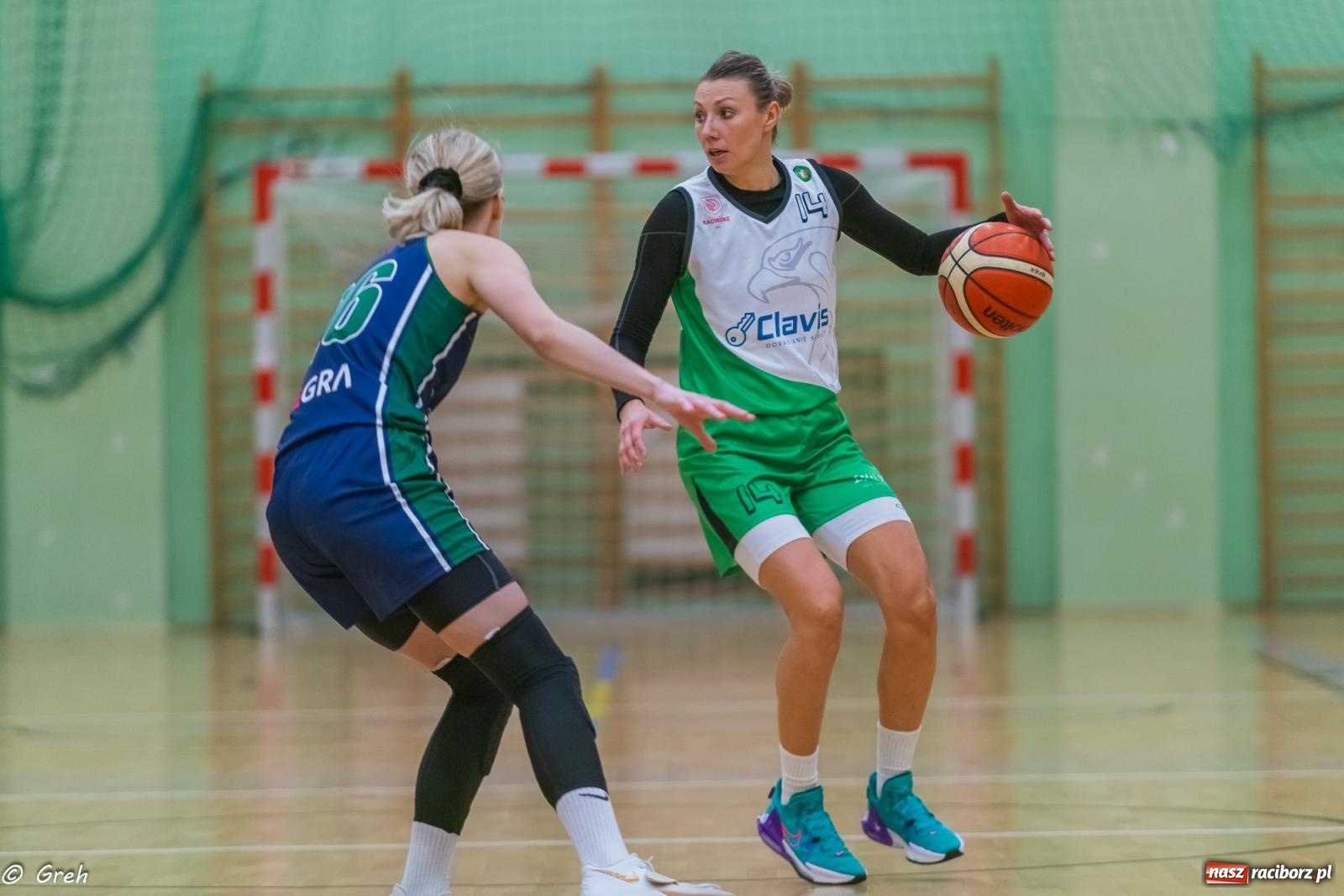 Zdjęcie w galerii na portalu naszraciborz.pl: Koszykówka. Walka do ostatniej syreny. Lider odrobinę lepszy [FOTO i WIDEO] wiadomości z regionu
