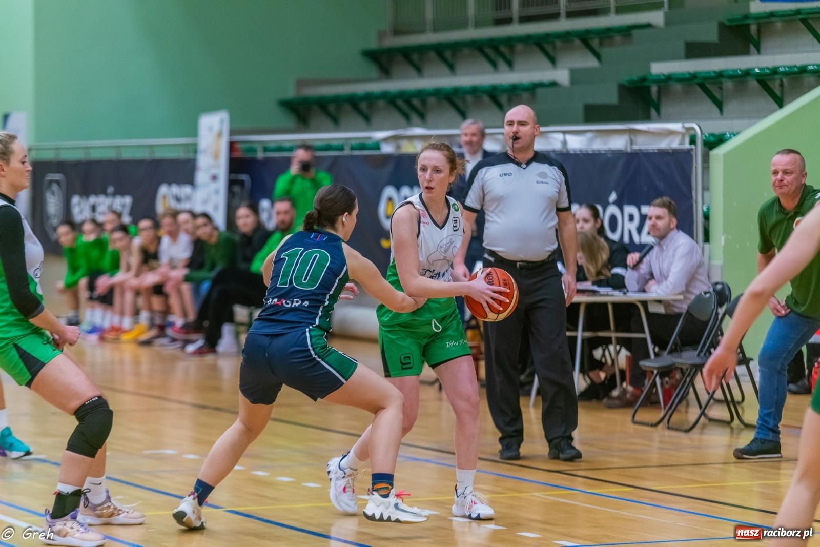 Zdjęcie w galerii na portalu naszraciborz.pl: Koszykówka. Walka do ostatniej syreny. Lider odrobinę lepszy [FOTO i WIDEO] wiadomości z regionu