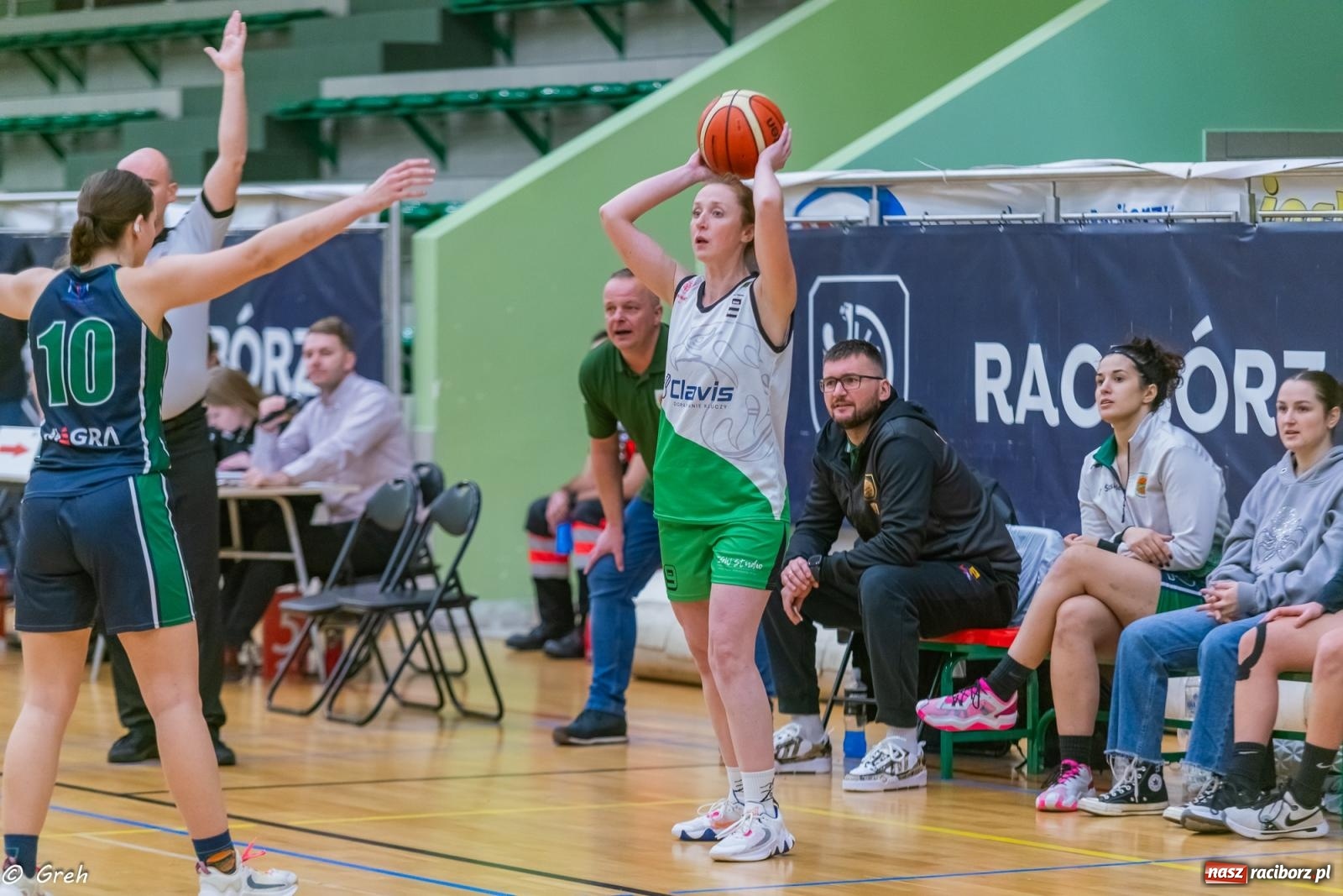 Zdjęcie w galerii na portalu naszraciborz.pl: Koszykówka. Walka do ostatniej syreny. Lider odrobinę lepszy [FOTO i WIDEO] wiadomości z regionu
