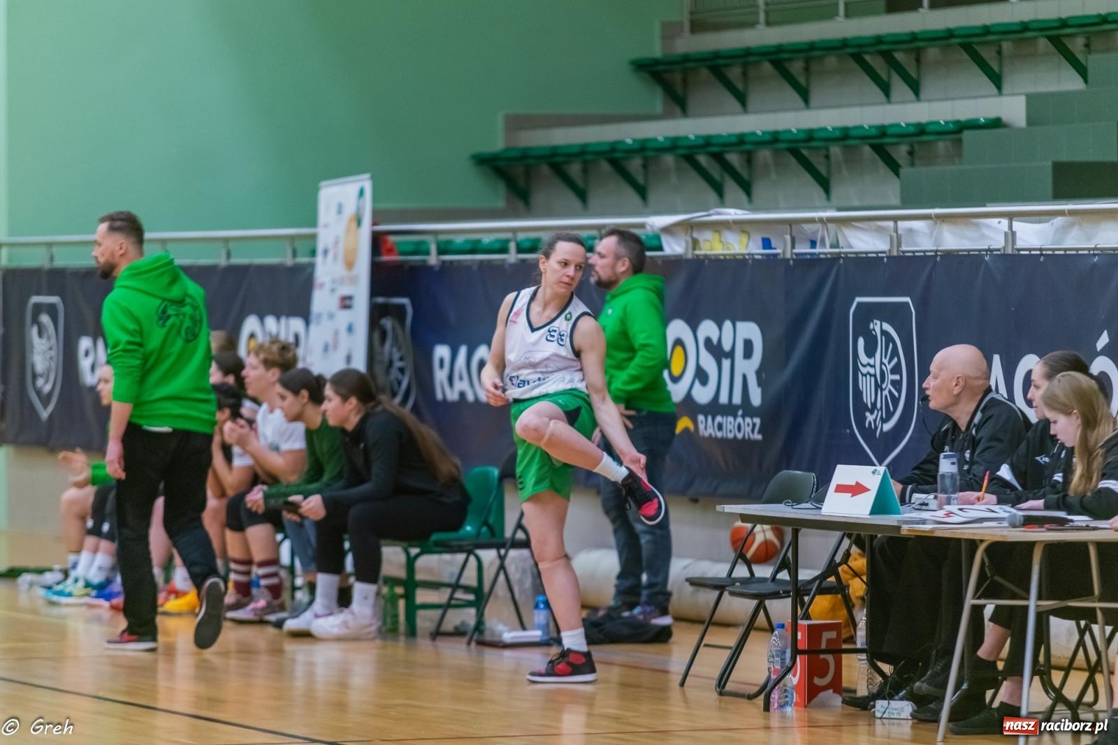 Zdjęcie w galerii na portalu naszraciborz.pl: Koszykówka. Walka do ostatniej syreny. Lider odrobinę lepszy [FOTO i WIDEO] wiadomości z regionu