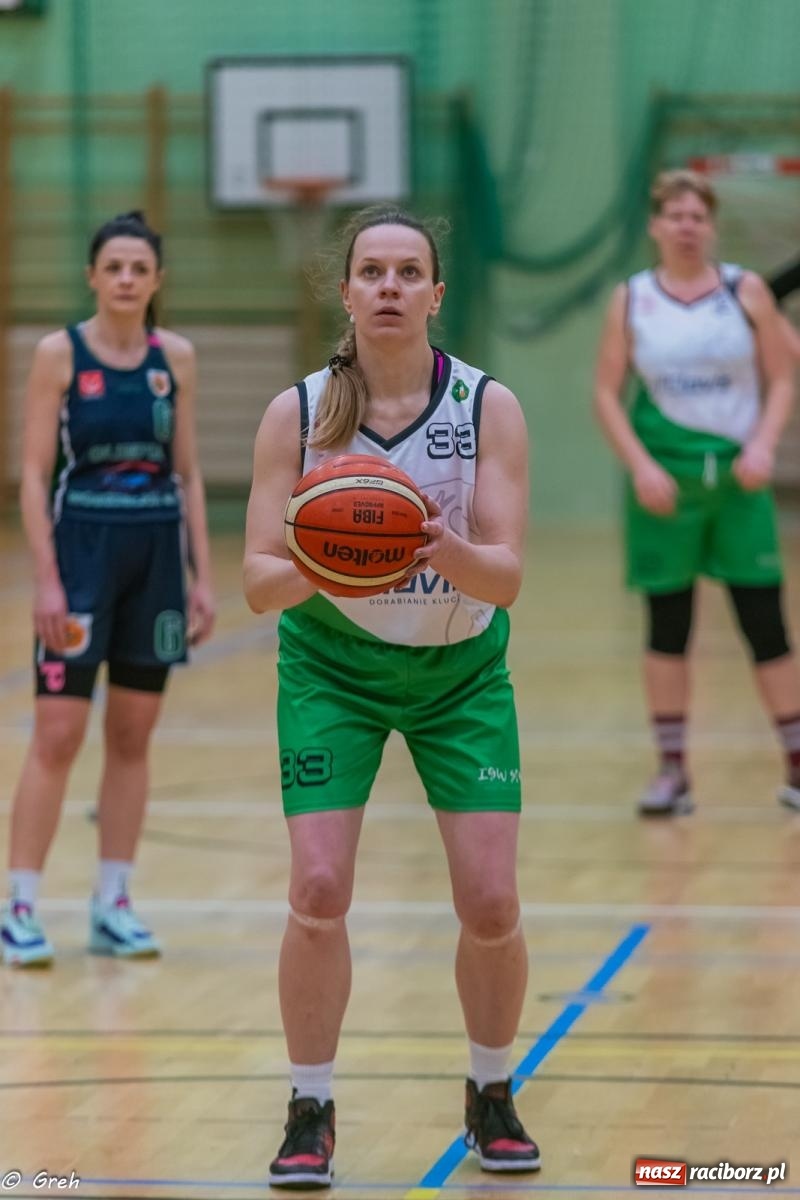Zdjęcie w galerii na portalu naszraciborz.pl: Koszykówka. Walka do ostatniej syreny. Lider odrobinę lepszy [FOTO i WIDEO] wiadomości z regionu