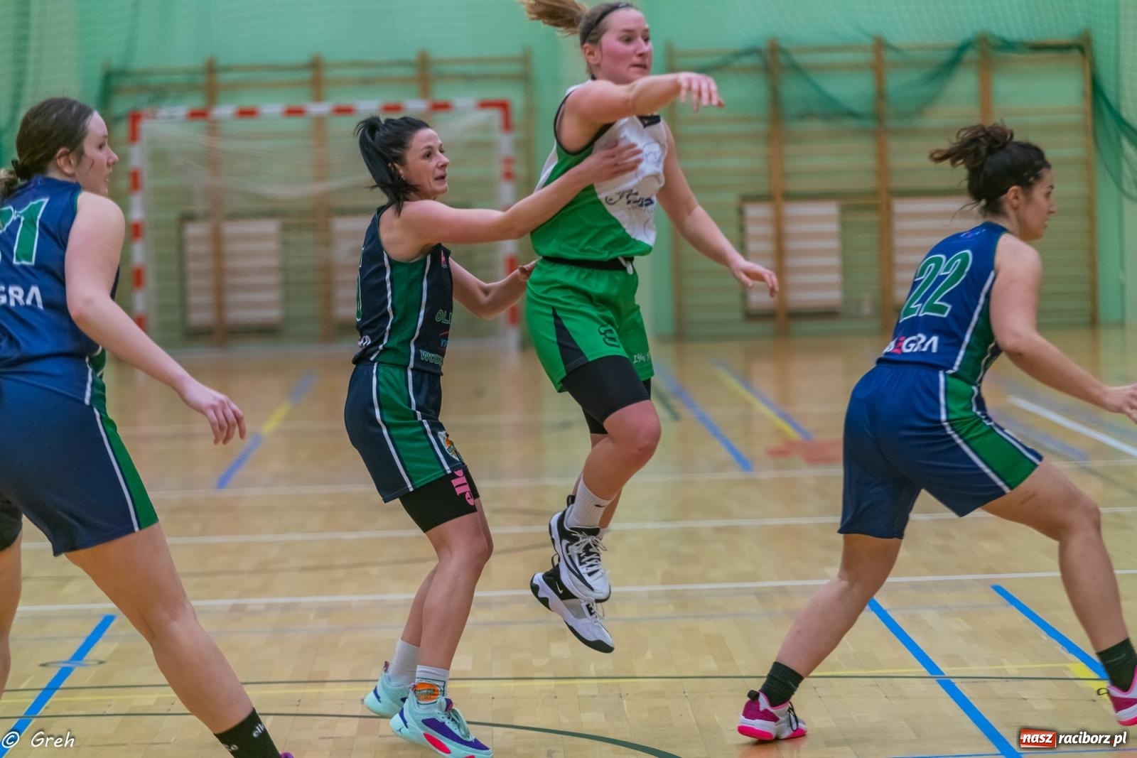 Zdjęcie w galerii na portalu naszraciborz.pl: Koszykówka. Walka do ostatniej syreny. Lider odrobinę lepszy [FOTO i WIDEO] wiadomości z regionu