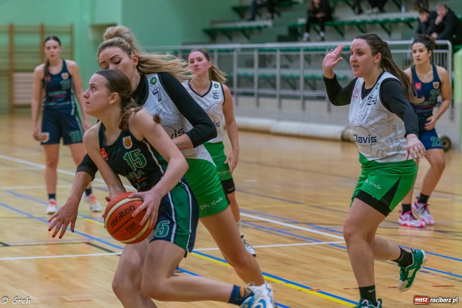 Zdjęcie w galerii na portalu naszraciborz.pl: Koszykówka. Walka do ostatniej syreny. Lider odrobinę lepszy [FOTO i WIDEO] wiadomości z regionu