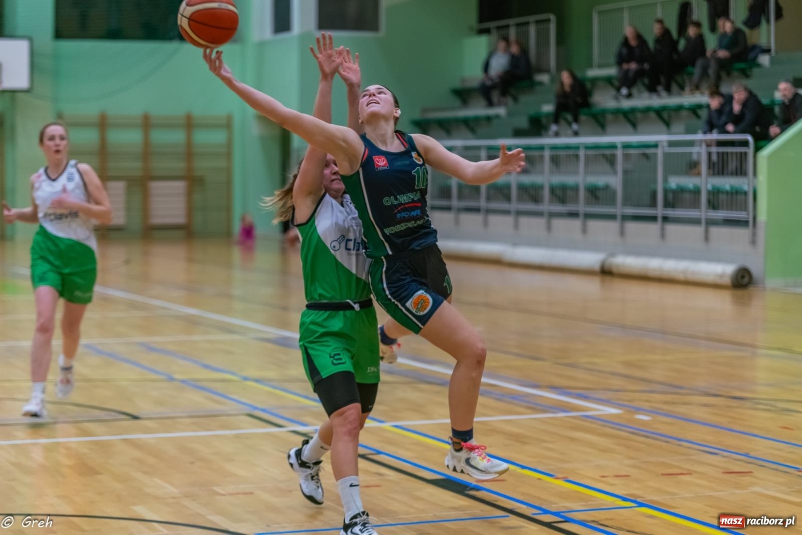 Zdjęcie w galerii na portalu naszraciborz.pl: Koszykówka. Walka do ostatniej syreny. Lider odrobinę lepszy [FOTO i WIDEO] wiadomości z regionu