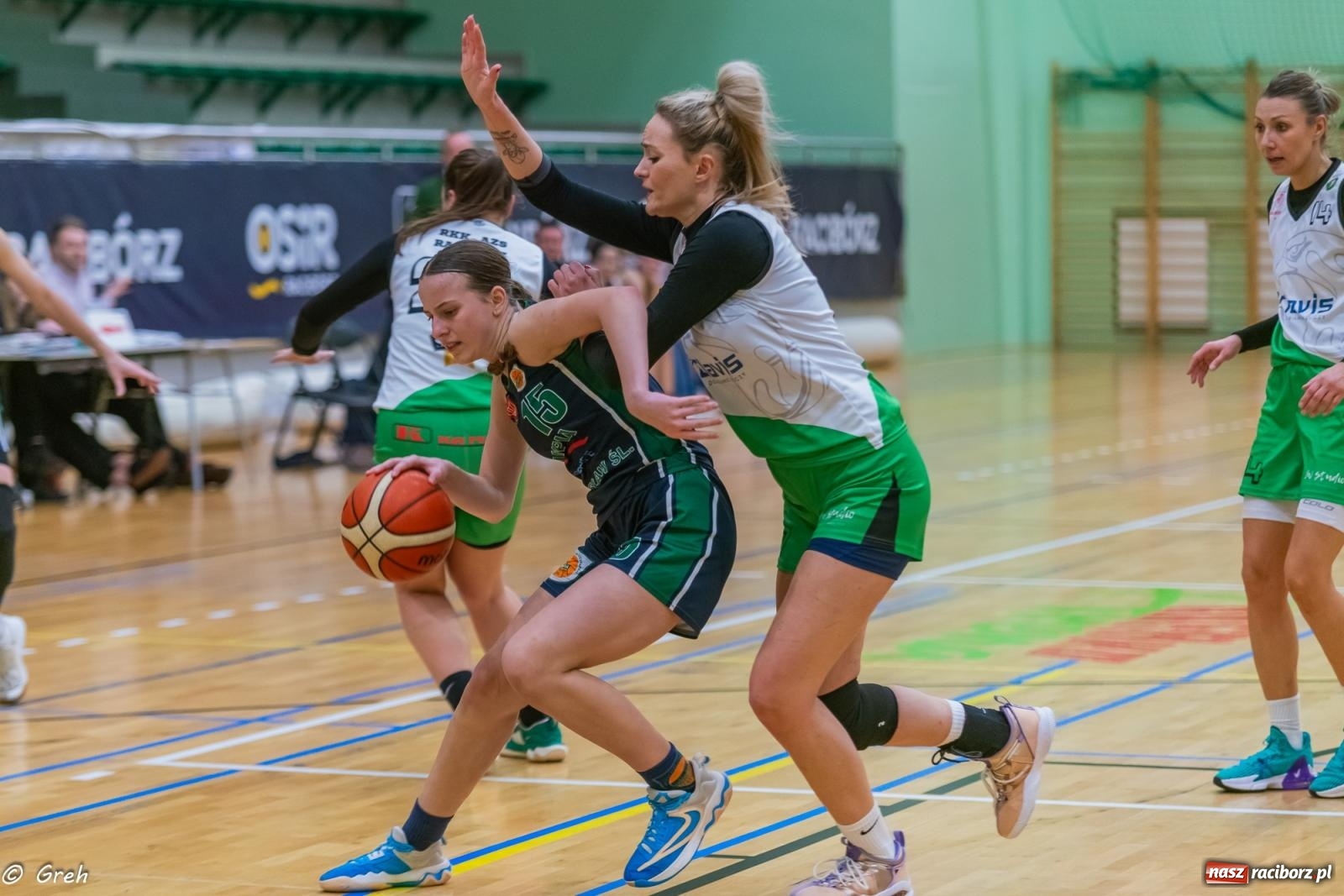 Zdjęcie w galerii na portalu naszraciborz.pl: Koszykówka. Walka do ostatniej syreny. Lider odrobinę lepszy [FOTO i WIDEO] wiadomości z regionu
