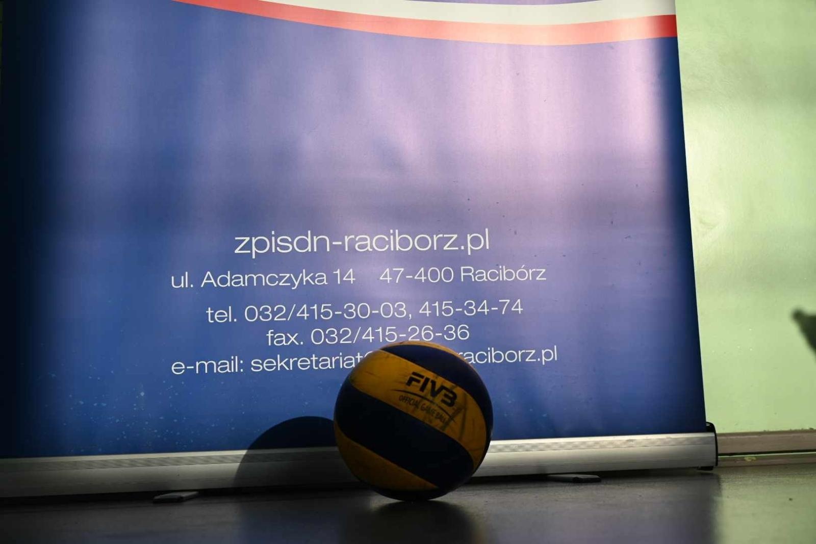 Zdjęcie w galerii na portalu naszraciborz.pl: Świąteczny turniej służb mundurowych w siatkówce wiadomości z regionu