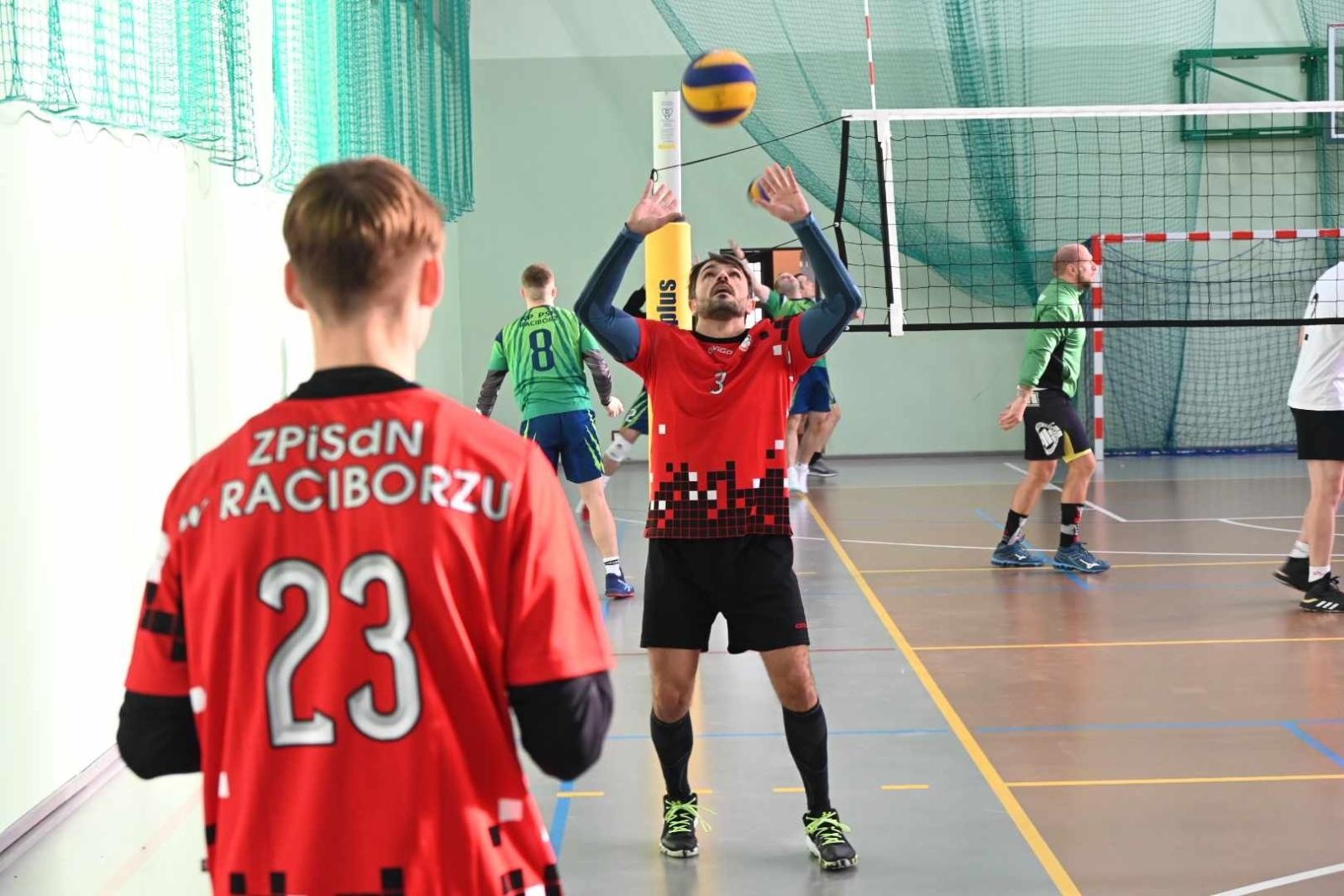 Zdjęcie w galerii na portalu naszraciborz.pl: Świąteczny turniej służb mundurowych w siatkówce wiadomości z regionu