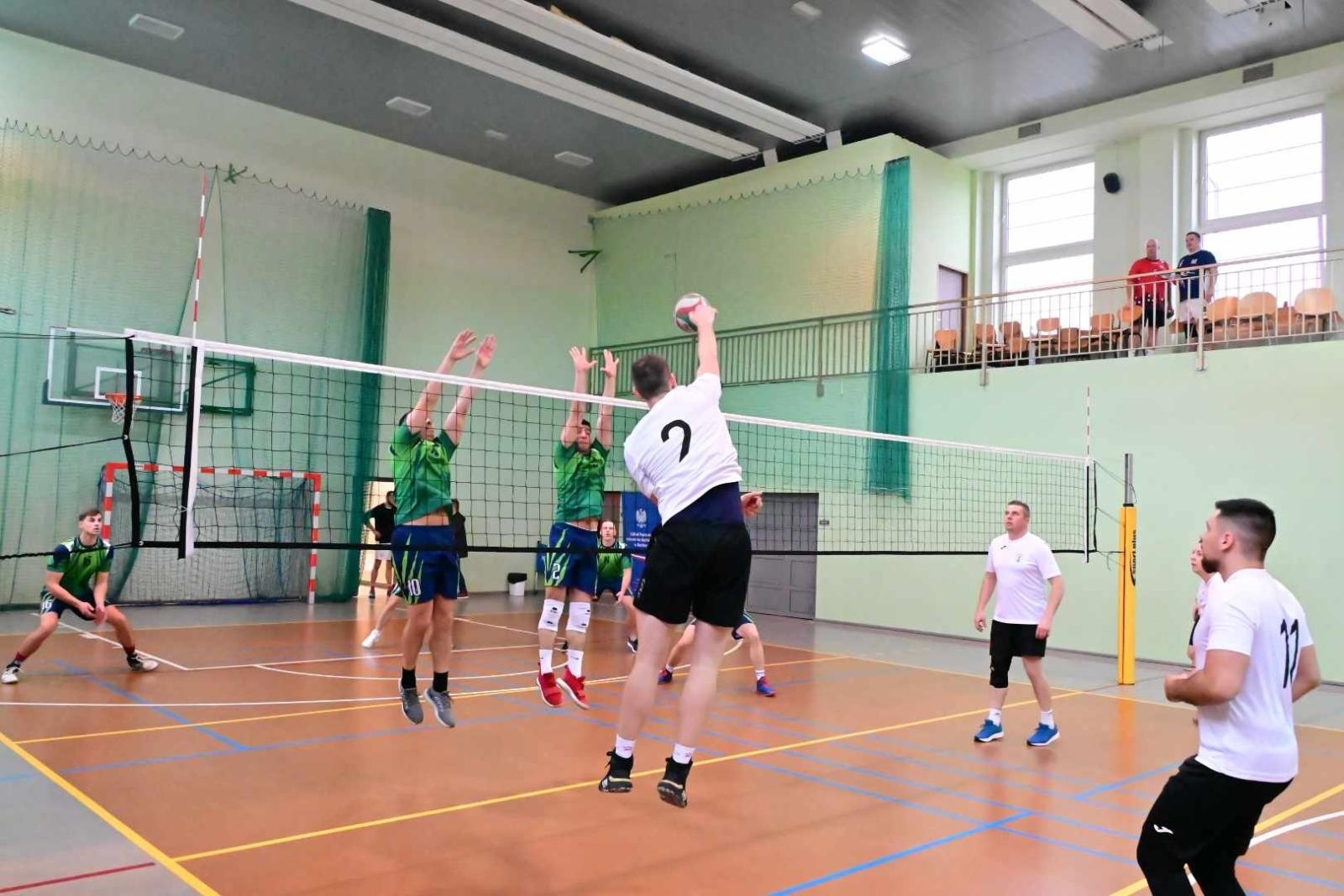 Zdjęcie w galerii na portalu naszraciborz.pl: Świąteczny turniej służb mundurowych w siatkówce wiadomości z regionu