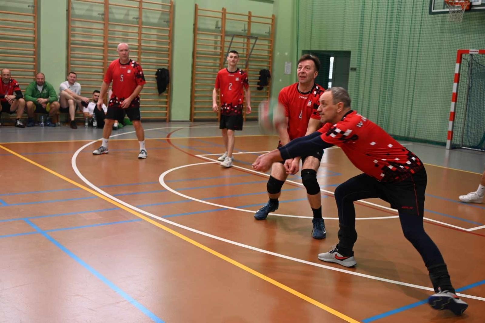 Zdjęcie w galerii na portalu naszraciborz.pl: Świąteczny turniej służb mundurowych w siatkówce wiadomości z regionu