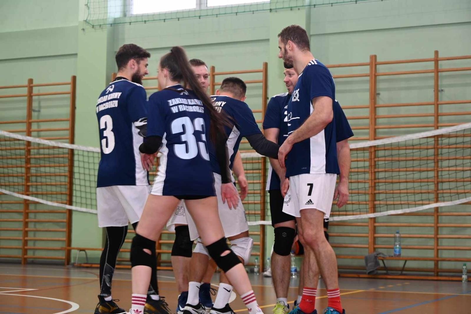 Zdjęcie w galerii na portalu naszraciborz.pl: Świąteczny turniej służb mundurowych w siatkówce wiadomości z regionu