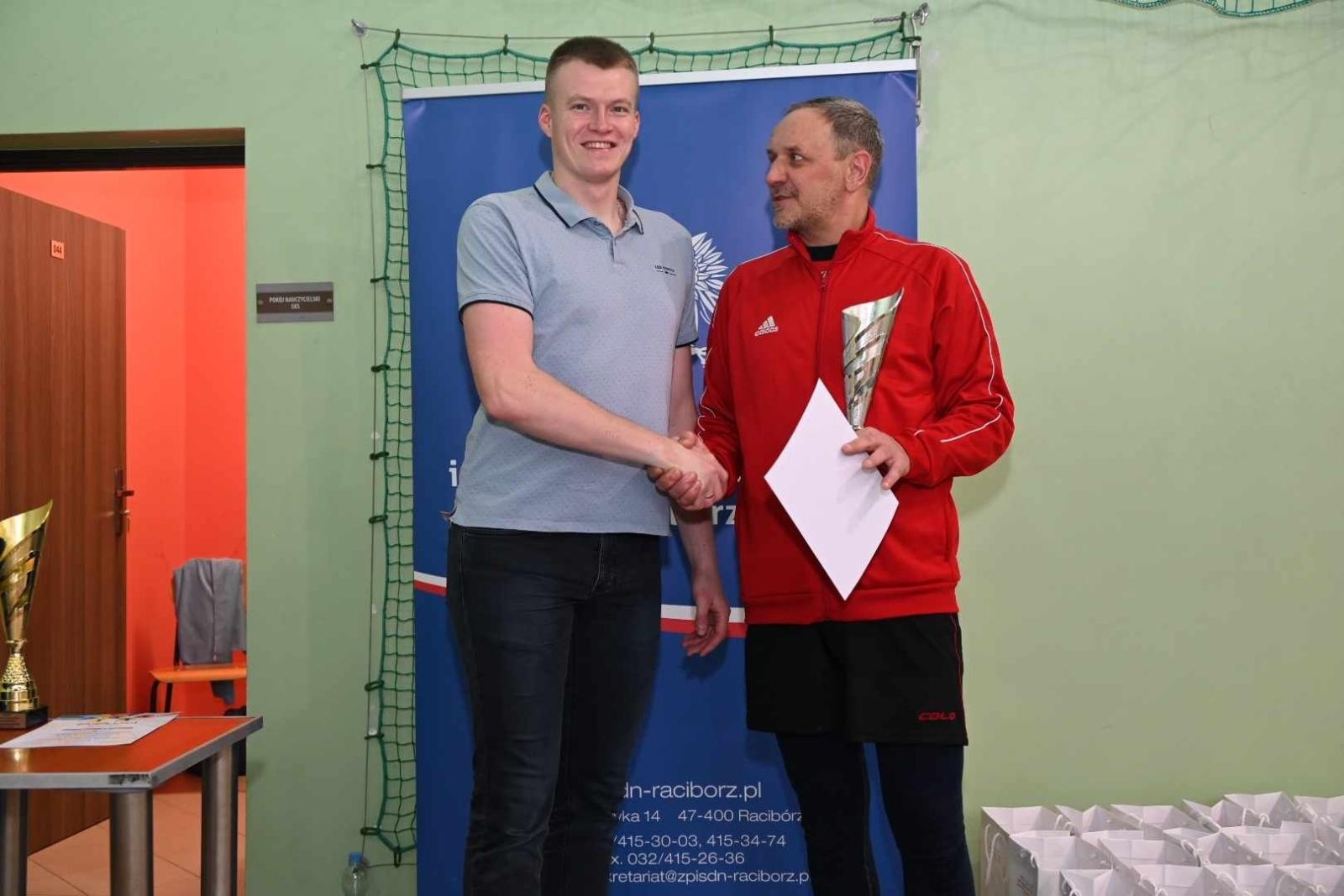 Zdjęcie w galerii na portalu naszraciborz.pl: Świąteczny turniej służb mundurowych w siatkówce wiadomości z regionu