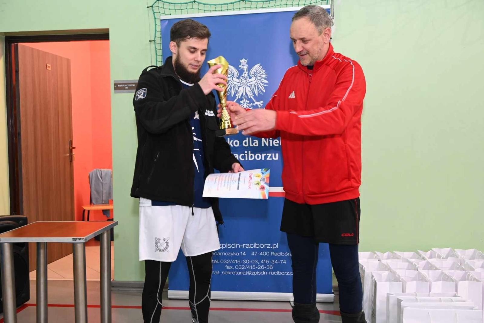 Zdjęcie w galerii na portalu naszraciborz.pl: Świąteczny turniej służb mundurowych w siatkówce wiadomości z regionu