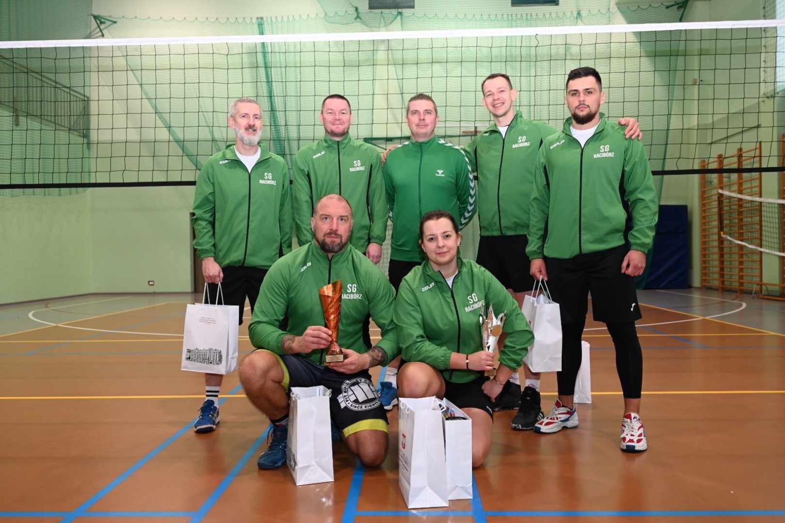 Zdjęcie w galerii na portalu naszraciborz.pl: Świąteczny turniej służb mundurowych w siatkówce wiadomości z regionu
