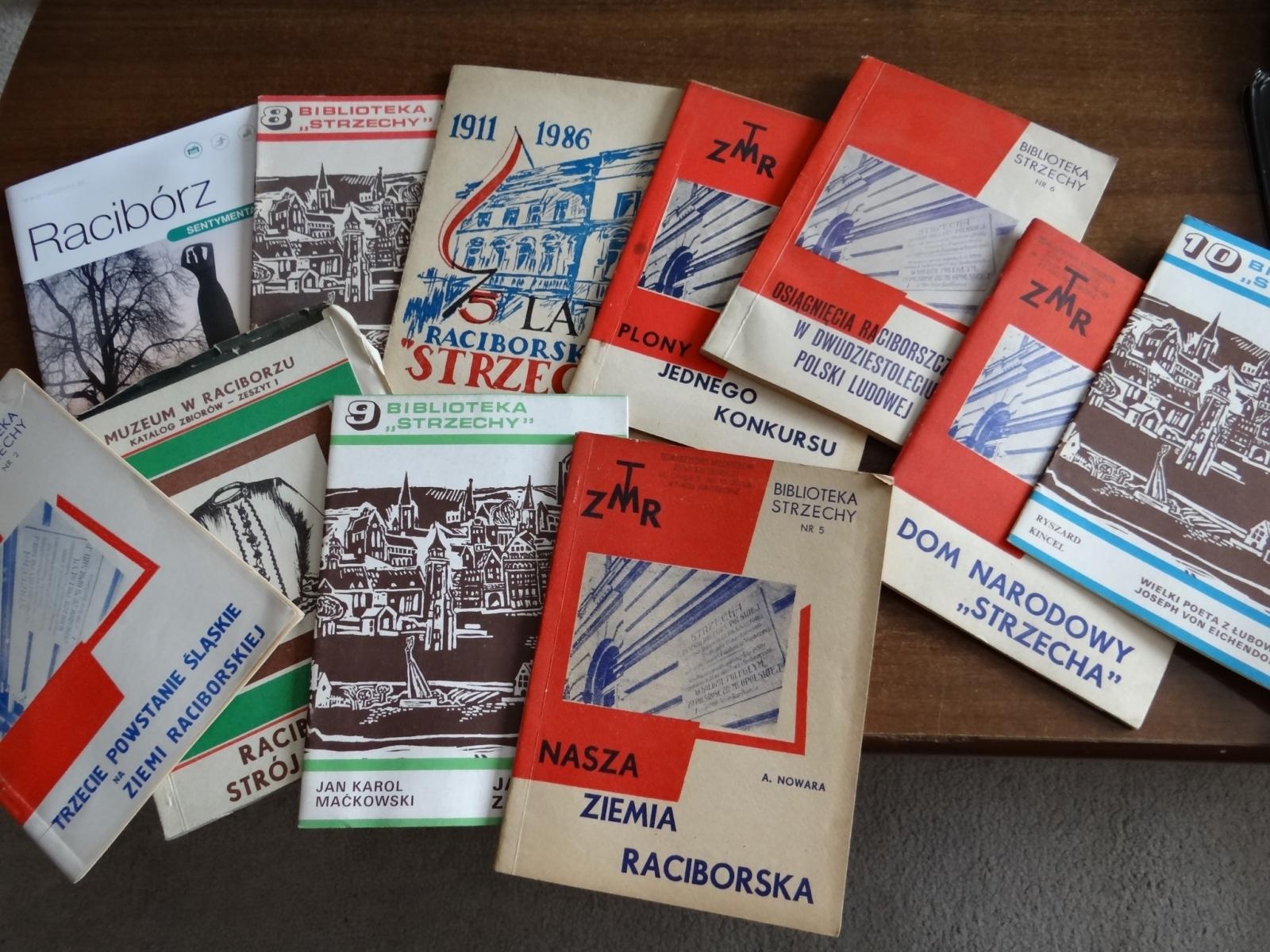 Zdjęcie w galerii na portalu naszraciborz.pl: Zasoby TMZR wylądowały na śmietniku. Internauci oburzeni wiadomości z regionu