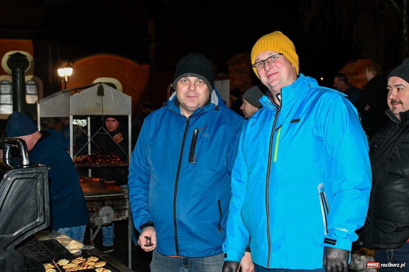 Zdjęcie w galerii na portalu naszraciborz.pl: Niedziela radości. W Brzeziu po raz pierwszy rozbłysła choinka [FOTO i WIDEO] wiadomości z regionu