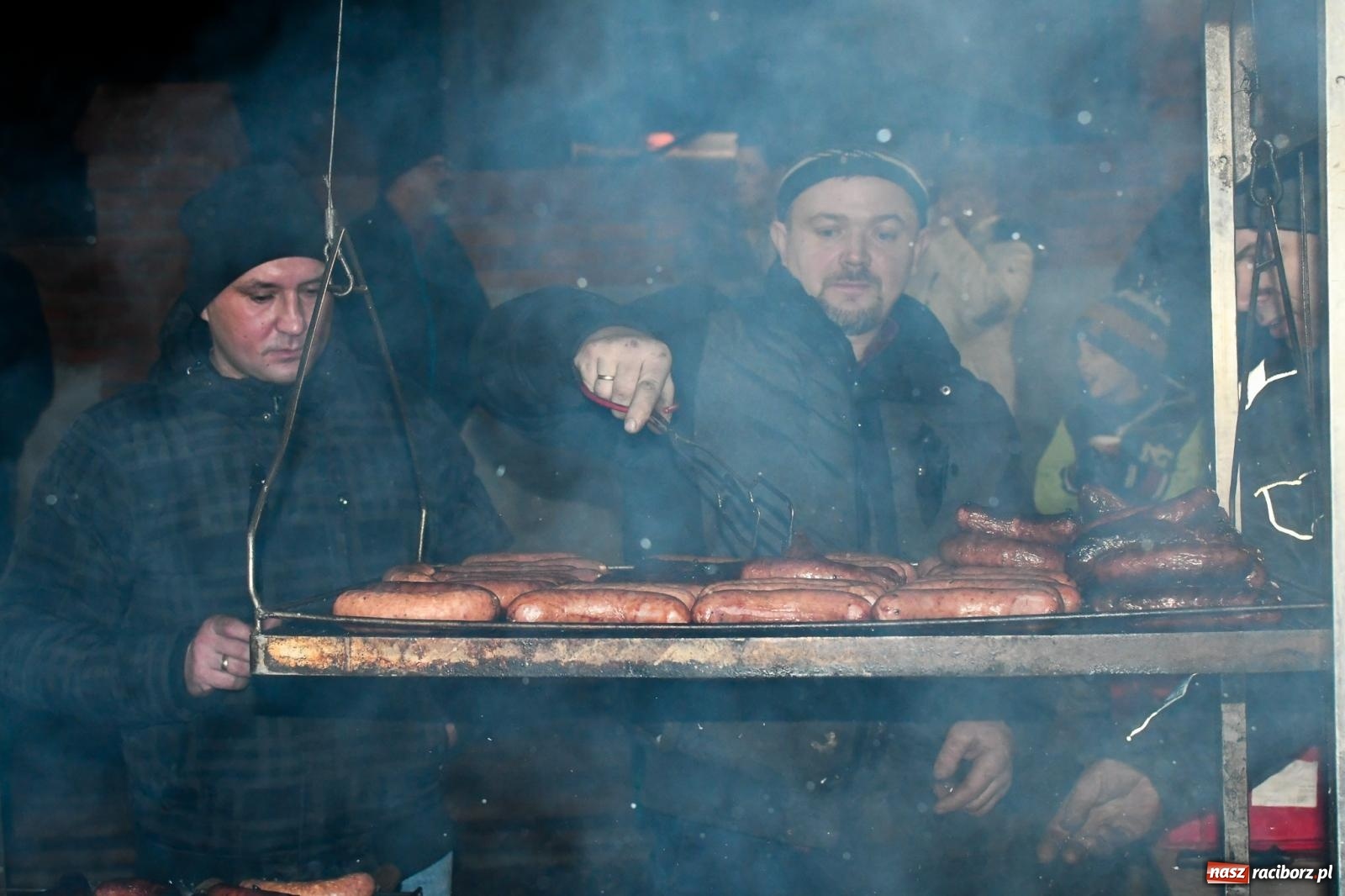 Zdjęcie w galerii na portalu naszraciborz.pl: Niedziela radości. W Brzeziu po raz pierwszy rozbłysła choinka [FOTO i WIDEO] wiadomości z regionu