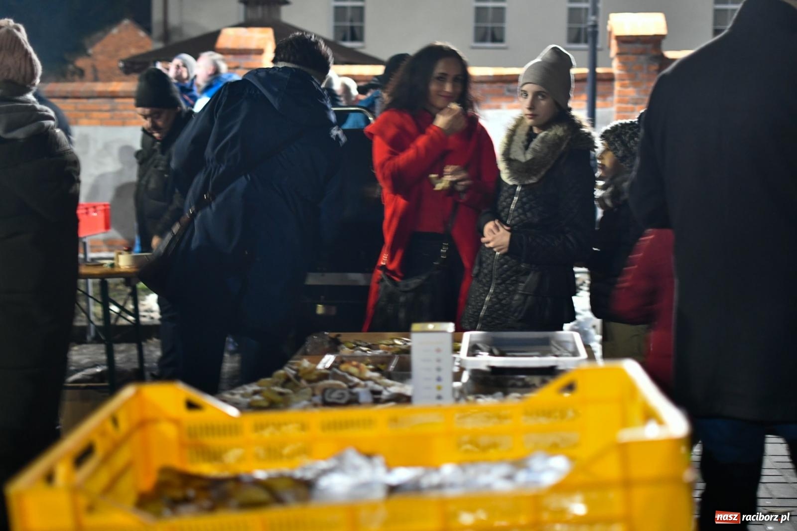 Zdjęcie w galerii na portalu naszraciborz.pl: Niedziela radości. W Brzeziu po raz pierwszy rozbłysła choinka [FOTO i WIDEO] wiadomości z regionu
