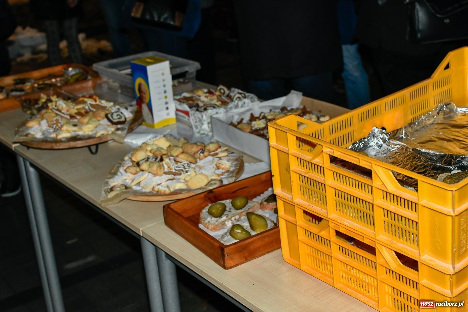 Zdjęcie w galerii na portalu naszraciborz.pl: Niedziela radości. W Brzeziu po raz pierwszy rozbłysła choinka [FOTO i WIDEO] wiadomości z regionu