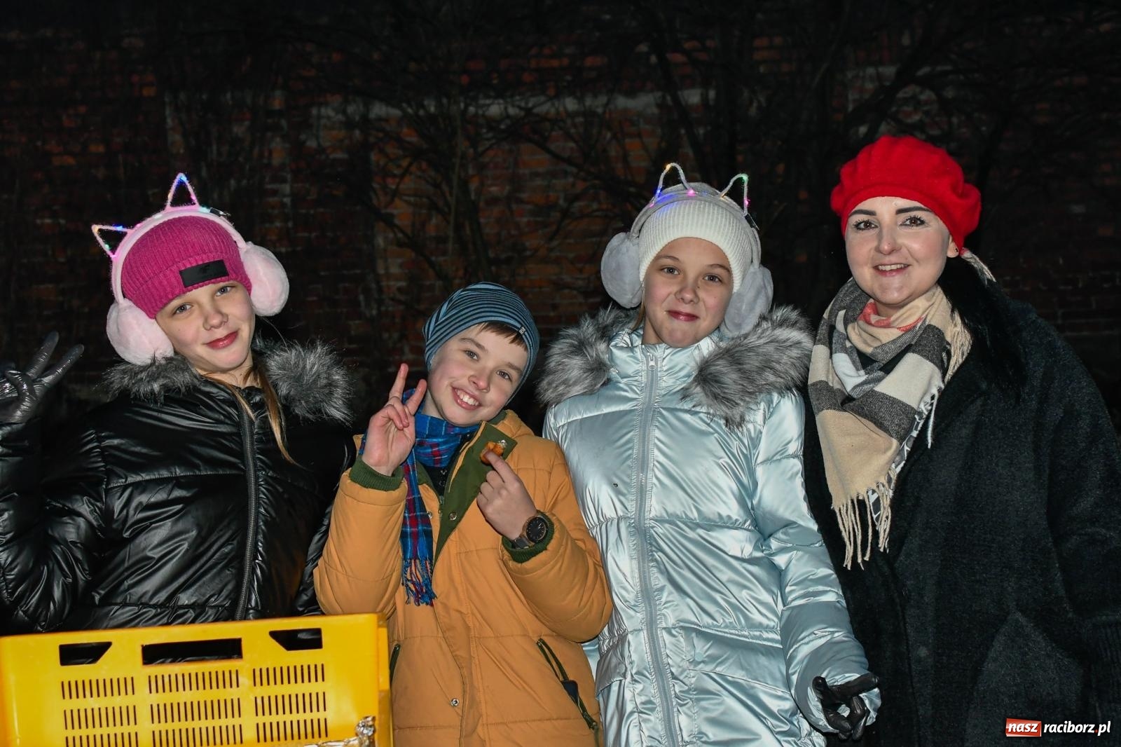Zdjęcie w galerii na portalu naszraciborz.pl: Niedziela radości. W Brzeziu po raz pierwszy rozbłysła choinka [FOTO i WIDEO] wiadomości z regionu