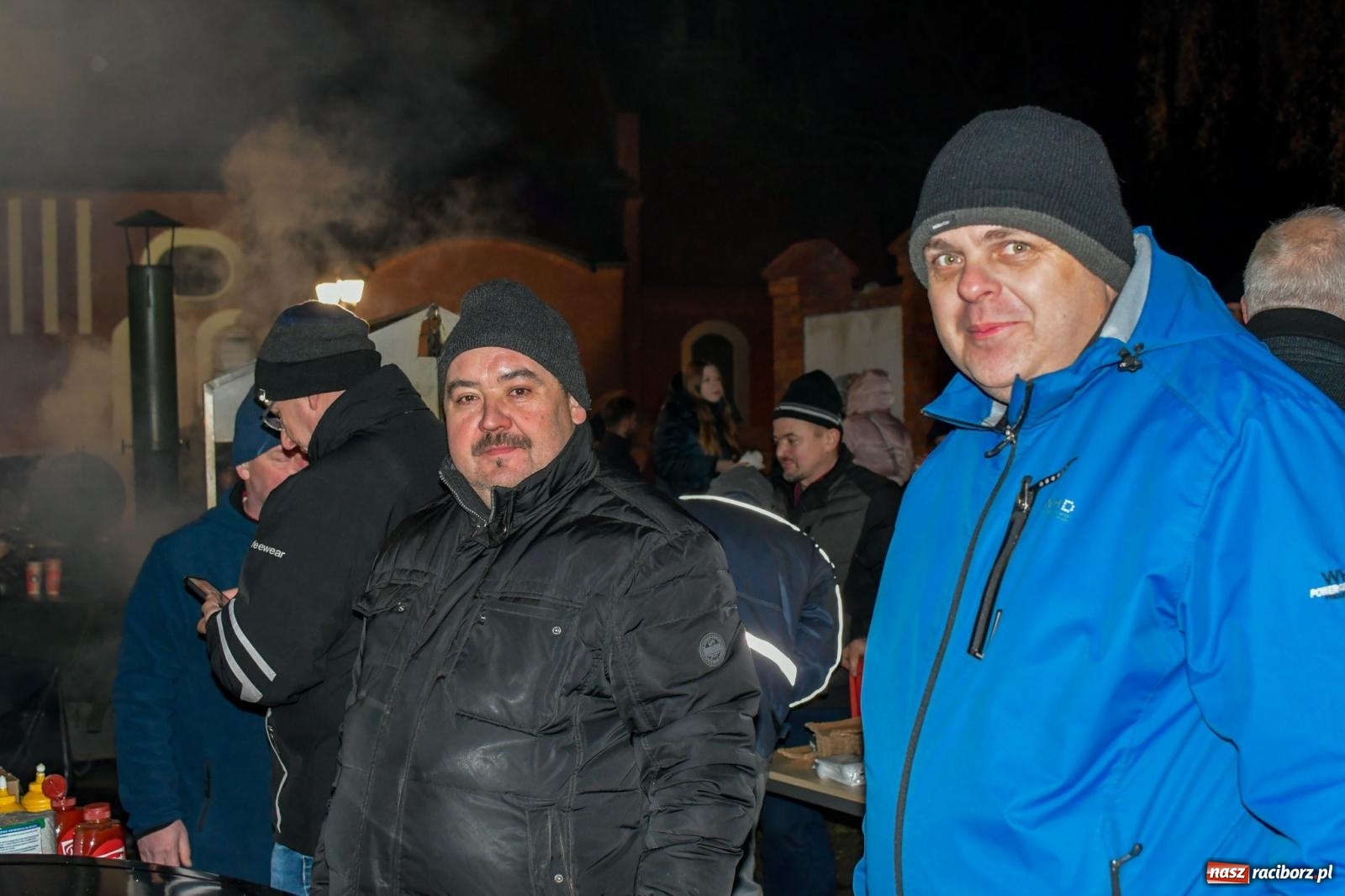 Zdjęcie w galerii na portalu naszraciborz.pl: Niedziela radości. W Brzeziu po raz pierwszy rozbłysła choinka [FOTO i WIDEO] wiadomości z regionu