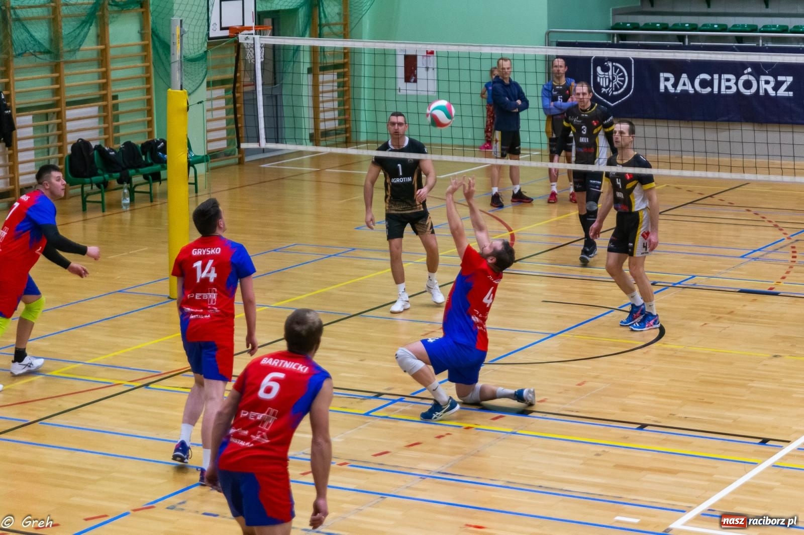 Zdjęcie w galerii na portalu naszraciborz.pl: RLPS. Pewne zwycięstwa Entera i Lunatyków [FOTO] wiadomości z regionu